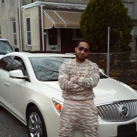 Meet your Posher, Jaquel - Picture 1 of 1